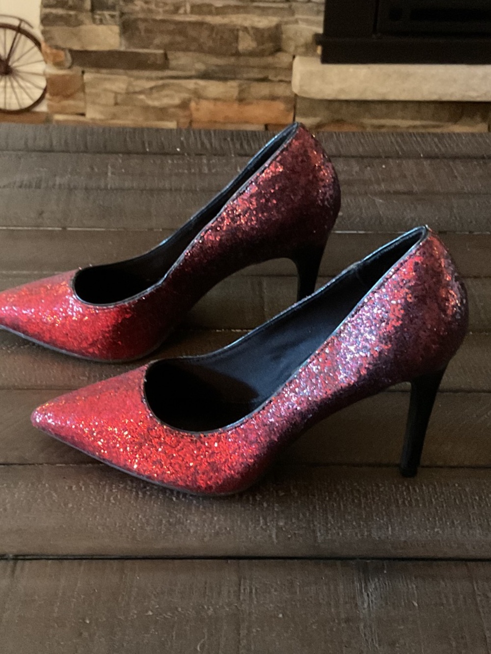 ✨ Fioni Night Red Ombré Glitter Pointed-Toe Pumps - size 6.5